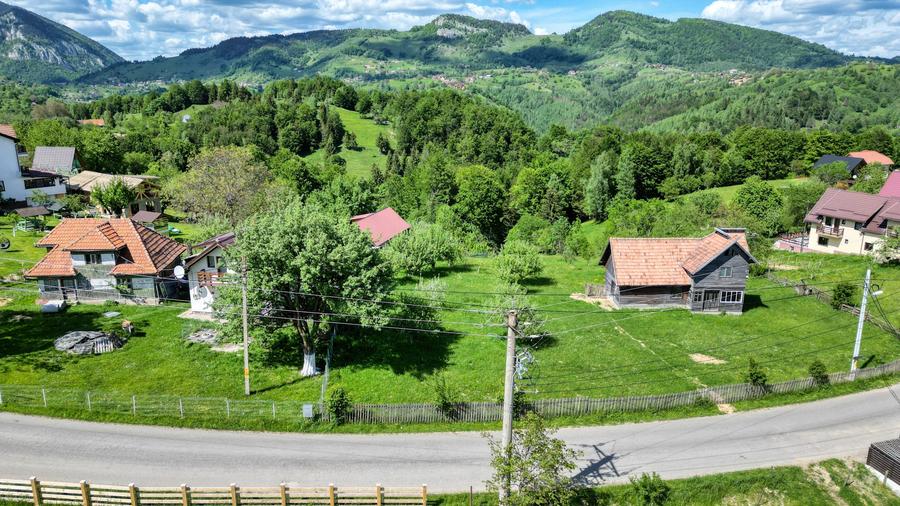 Teren Construcții intravilan de 2000 mp, în Peștera
