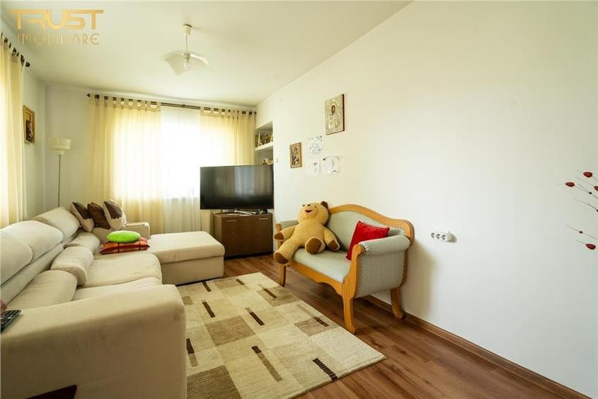 Apartament cu 9 camere semidecomandat în Central