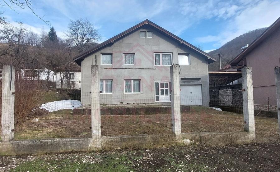 Casă individuală cu 4 camere cu Canalizare în Rusca Montană
