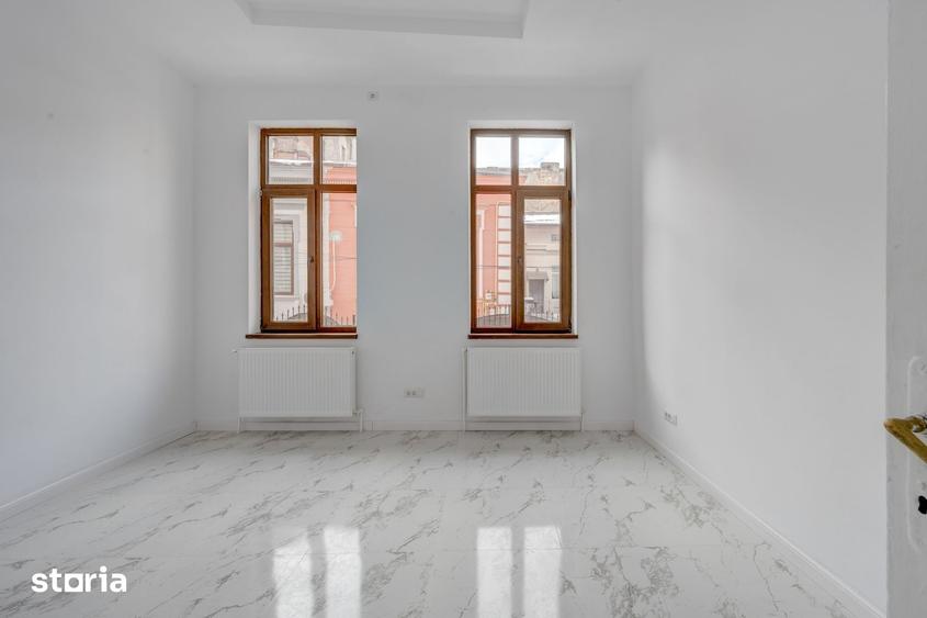 Casă cu 8 camere cu Teren 93 Mp în Centrul Civic
