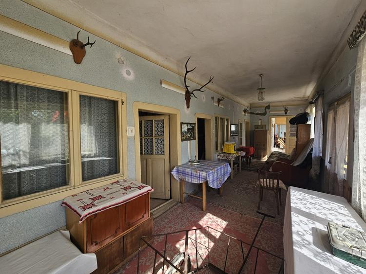 Casă cu 5 camere cu Garaj în Birtin