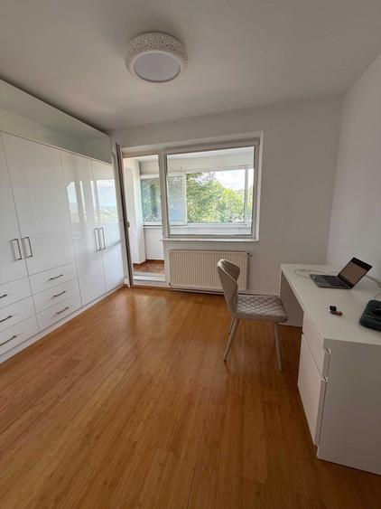 Apartament cu 3 camere decomandat în Dealul Cetății