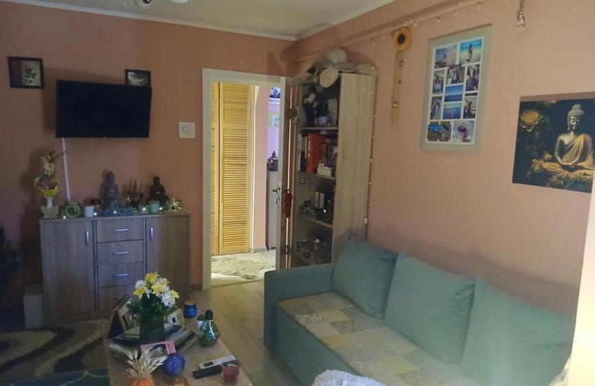 Apartament 2 camere, decomandat, intre lacuri - 2