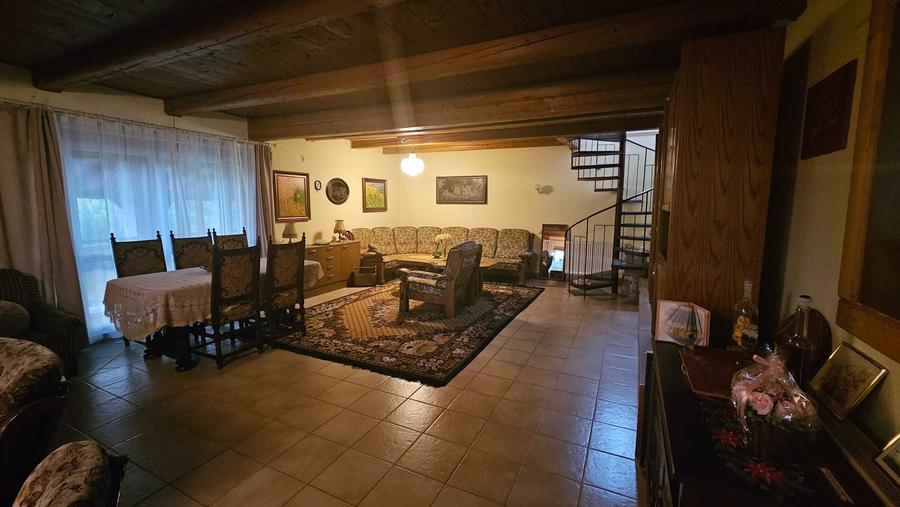 Casă cu 4 camere în Dumbrava