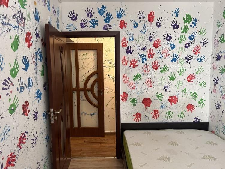 Apartament cu 3 camere decomandat în Exterior Vest