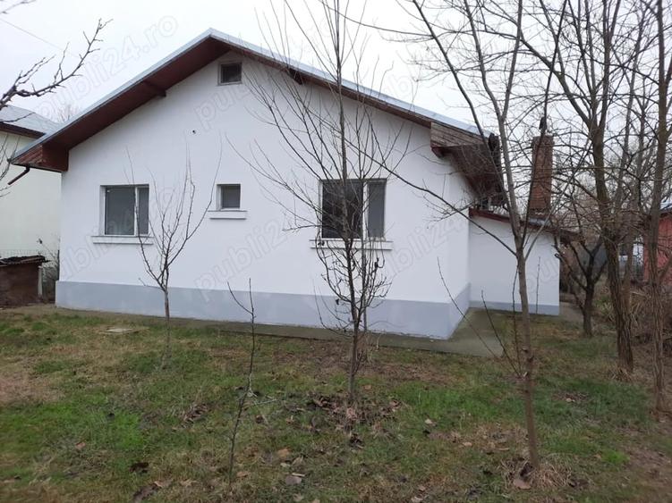 Casă cu Teren 885 Mp în Gruiu