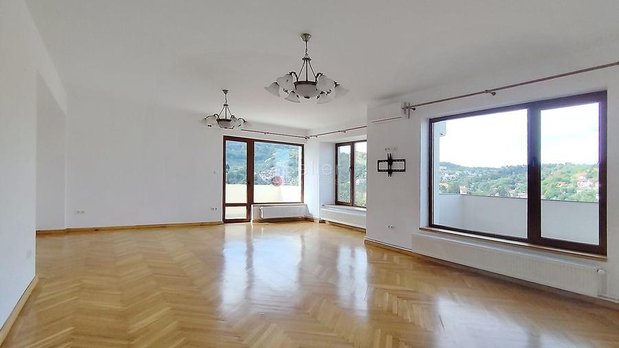 Apartament cu 4 camere decomandat, mobilat în Centrul Istoric
