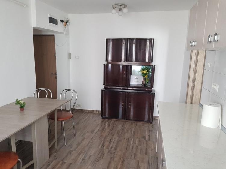 Apartament cu 2 camere semidecomandat în Micro I