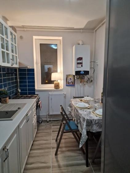 Apartament cu 3 camere semidecomandat, mobilat în Faleza Nord