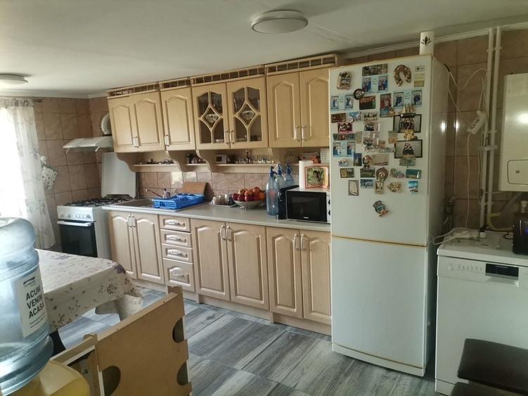 Casă cu 4 camere cu Teren 1100 Mp în Central