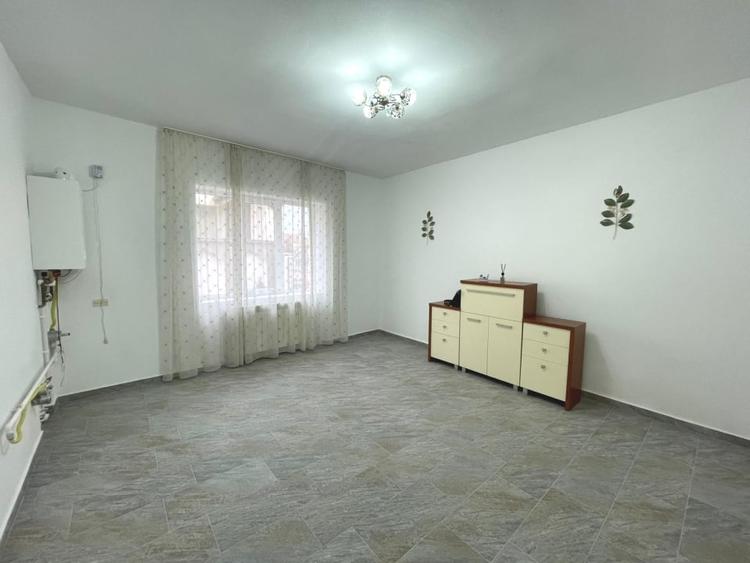 Casă individuală cu 4 camere cu Canalizare în Central
