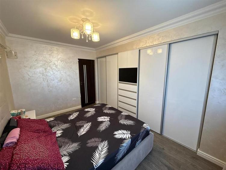 Apartament cu 4 camere decomandat în Central