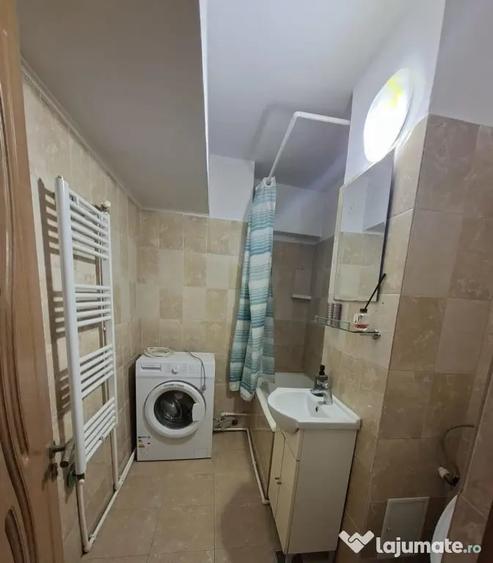 Garsonieră decomandată în Central