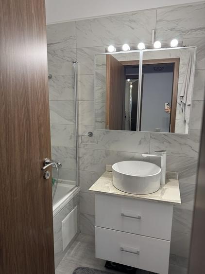 Apartament cu 3 camere decomandat în Apărătorii Patriei