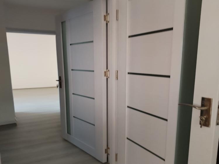 Apartament cu 5 camere decomandat în Calea Severinului