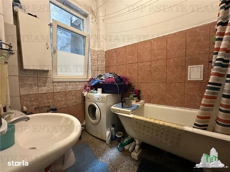 Apartament cu 3 camere semidecomandat în Gara de Nord