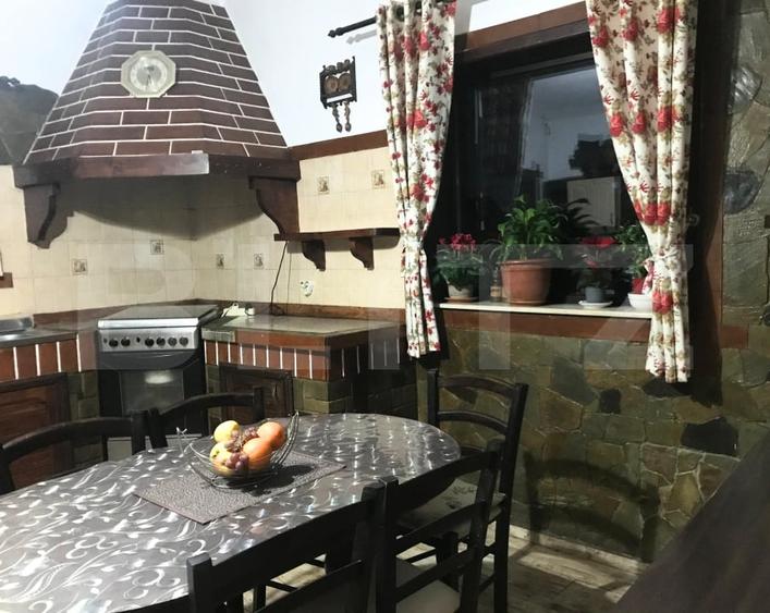 Casă individuală cu 5 camere cu Teren 3000 Mp în Teiș