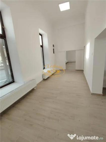 Spațiu comercial, de 72 mp, în Central