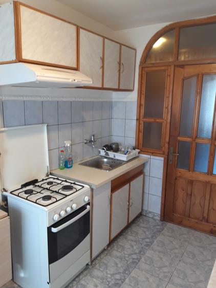 Inchiriez apartament 3 camere - 5