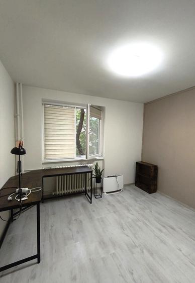 Apartament cu 3 camere decomandat în Tineretului