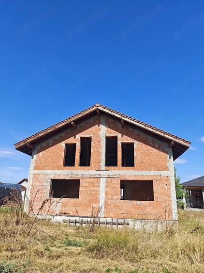 Casă cu 3 camere cu Teren 569 Mp în Săcălaz