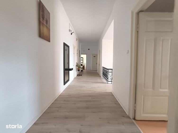 Spațiu comercial, de 810 mp, în Central