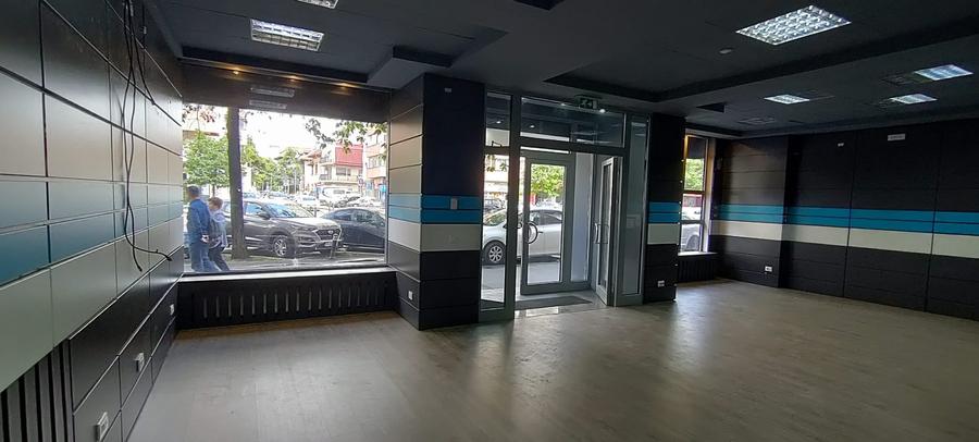 Spațiu comercial, de 108.87000274658 mp, în Moșilor