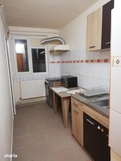 Apartament cu 3 camere decomandat în Piața Centrală