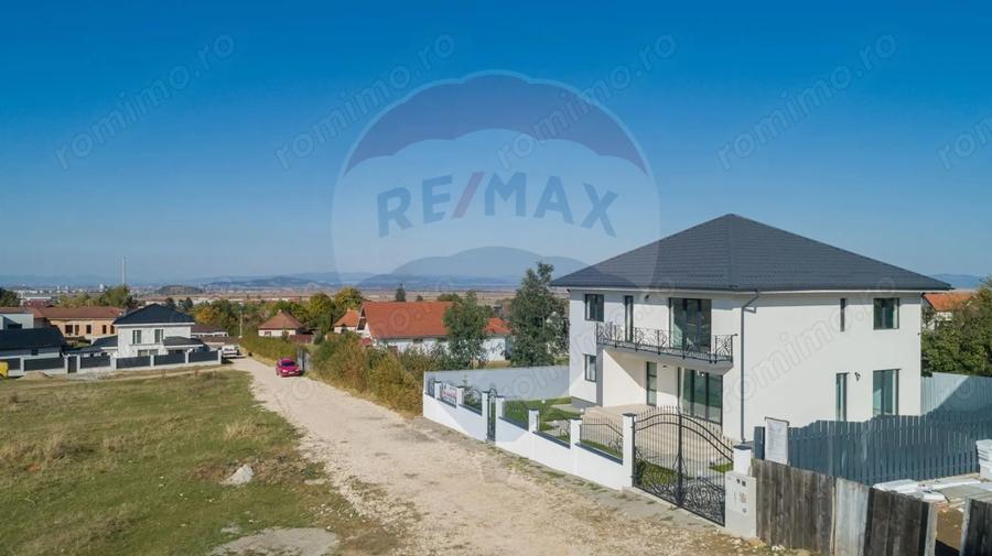 Casă cu 5 camere cu Teren 400 Mp în Bunloc