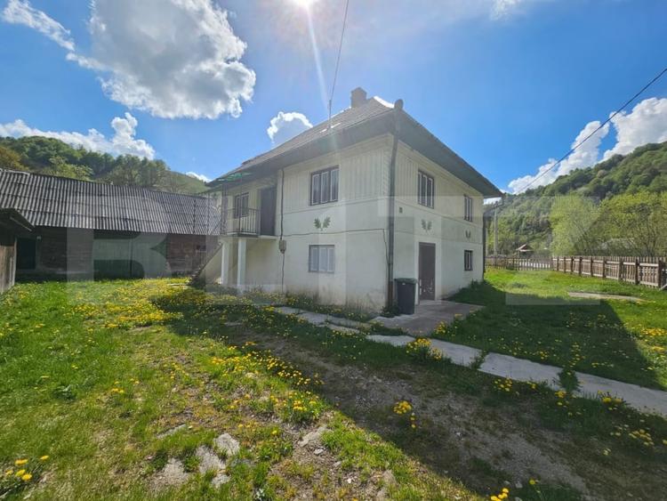 Casă individuală cu 5 camere cu Teren 2000 Mp în Ghioncani