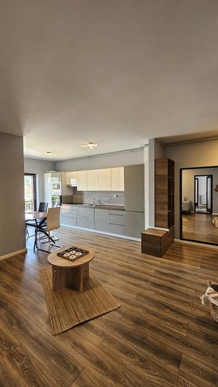 Apartament cu 3 camere decomandat în Tudor
