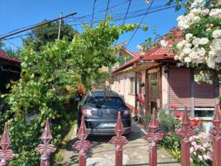 Casă individuală cu 4 camere cu Teren 319 Mp în Vest