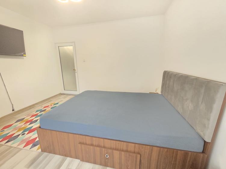 Garsonieră decomandată în