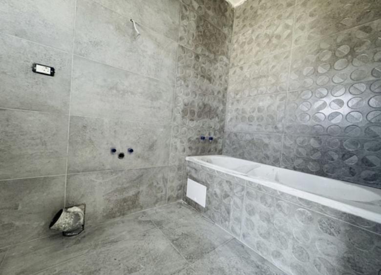 Casă individuală cu 4 camere cu Canalizare în Domnești