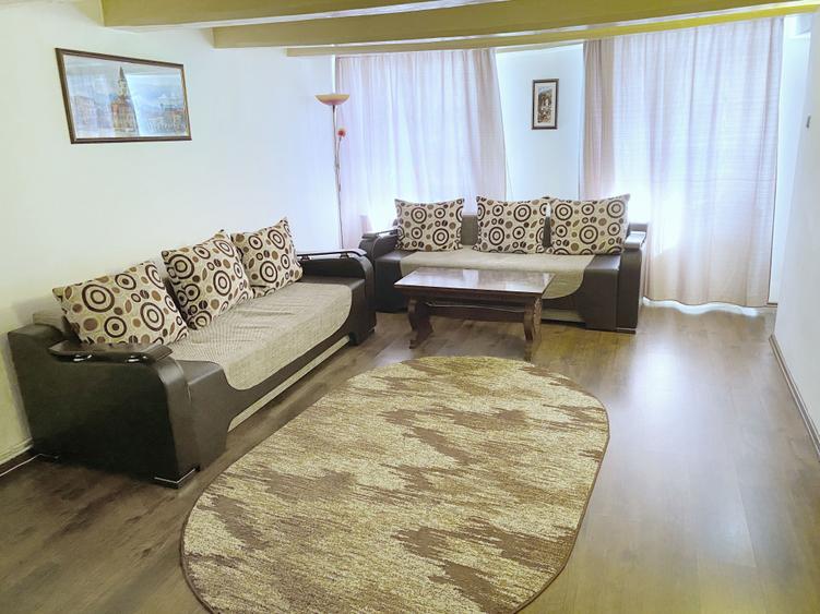 Apartament cu 3 camere semidecomandat în Central