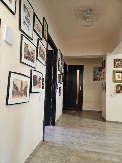Apartament cu 4 camere semidecomandat, mobilat în Drumul Taberei