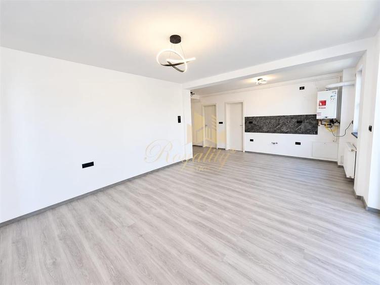 Apartament cu 3 camere decomandat în Girocului