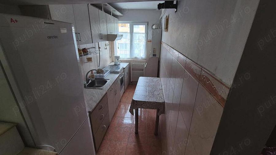 Apartament cu 3 camere semidecomandat în Lugoj
