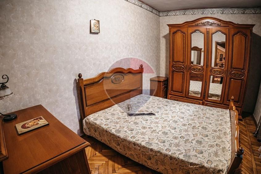 Casă individuală cu 7 camere cu Teren 676 Mp în Valea Voievozilor
