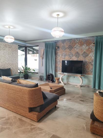 Apartament cu 3 camere decomandat, mobilat în Europa