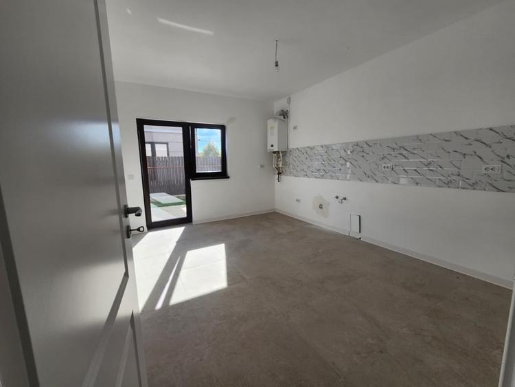 Duplex cu 4 camere cu Canalizare în Miroslava