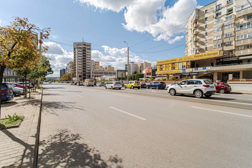 Apartament cu 3 camere decomandat, mobilat în Centru Civic