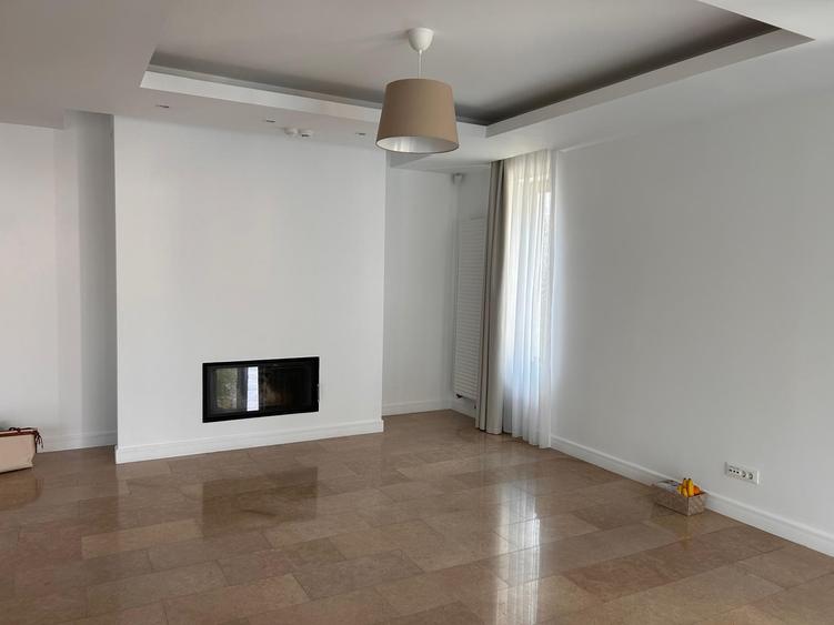 Duplex cu 8 camere cu Piscina în Pipera