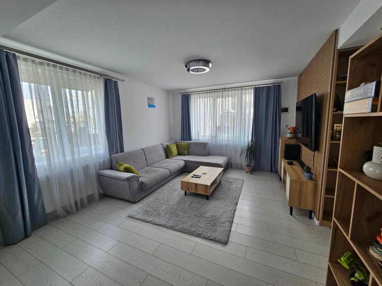 Duplex cu 4 camere cu Teren 300 Mp în Domnești