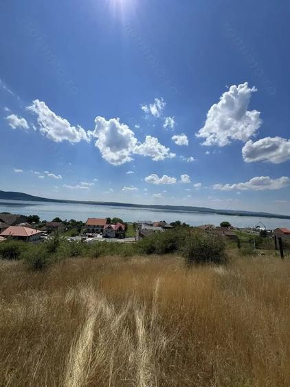 Teren de 1195 mp, în Coronini