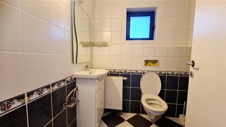 Spațiu comercial, de 660 mp, în Fratelia