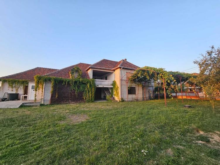 Casă cu 4 camere în Tur