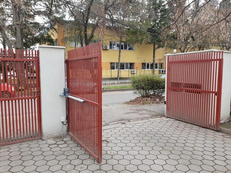 Birou, de 500 mp, în Lipovei