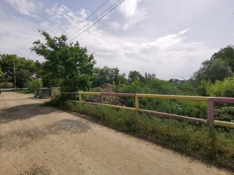 Casă individuală cu 3 camere cu Canalizare în Central