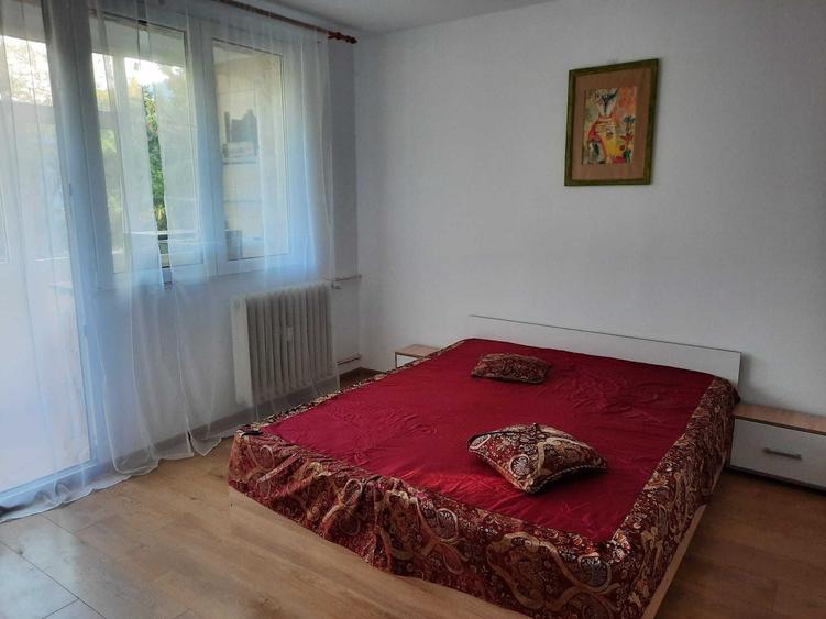 Casă cu 3 camere decomandat în Drumul Taberei